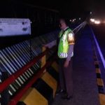Personil Polsek Tongas Pantau Debit Air Sungai Untuk Antisipasi Banjir
