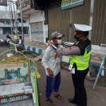 Gelar Simpatik Yang Dilaksanakan Satlantas Polres Pasuruan Kota Berupa Bagikan Masker Dan Himbauan