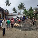 Babinsa Ajak Warga Gotong Royong Pengecoran Masjid Di Wilayahnya