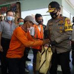 Forkopimda Jatim, Bagikan 25 Ribu Masker Pengunjung Dan Pedagang Di PGS