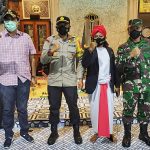 Gus Imm Deklarasikan PBN Dengan Memberikan Cindera Mata Ke Bupati Mojokerto