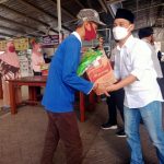 Disaat PPKM Darurat ASC Foundation Bagikan Paket Sembako Para Pedagang Di Taman Ghanjaran Trawas Mojokerto
