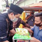Didampingi Putra Gubernur Jawa Timur ASC Foundation, Bagi Paket Sembako