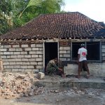 Wujudkan Rumah Layak Huni bagi Masyarakat, Koramil 0819/06 Nguling Gelar Rutilahu