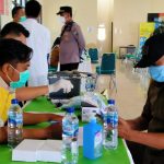 Hari HUT RI Ke-76 Kapolres Sumenep Dan KSOP Kalianget Serta Pelindo III Kalianget Melaksanakan Vaksinasi Gratis Bagi Masyarakat Di Sekitar Pelabuhan Kalianget