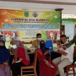 Monitoring Kegiatan Vaksin Di Balai Desa Rejosalam Oleh Babinsa 17/Pasrepan
