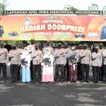 AKBP Arman S.IK, M.Si Serahkan 3 Sepeda Motor Pemenang Undian Doorprize Vaksinasi Serentak Di Polres Sampang