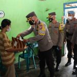 Berkah Ramadhan, Kapolres Magetan Blusukan Berikan Bansos Untuk Penyandang Disabilitas