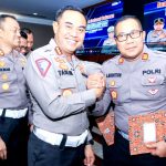 Berhasil Mengungkap Kasus Tabrak Lari, Dirlantas Polda Jatim Berikan Piagam Penghargaan Kepada Satlantas Polres Sumenep