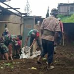 Peduli Warga Binaan, Babinsa Koramil 26/Tosari Bersihkan Tanah Sisa Longsor