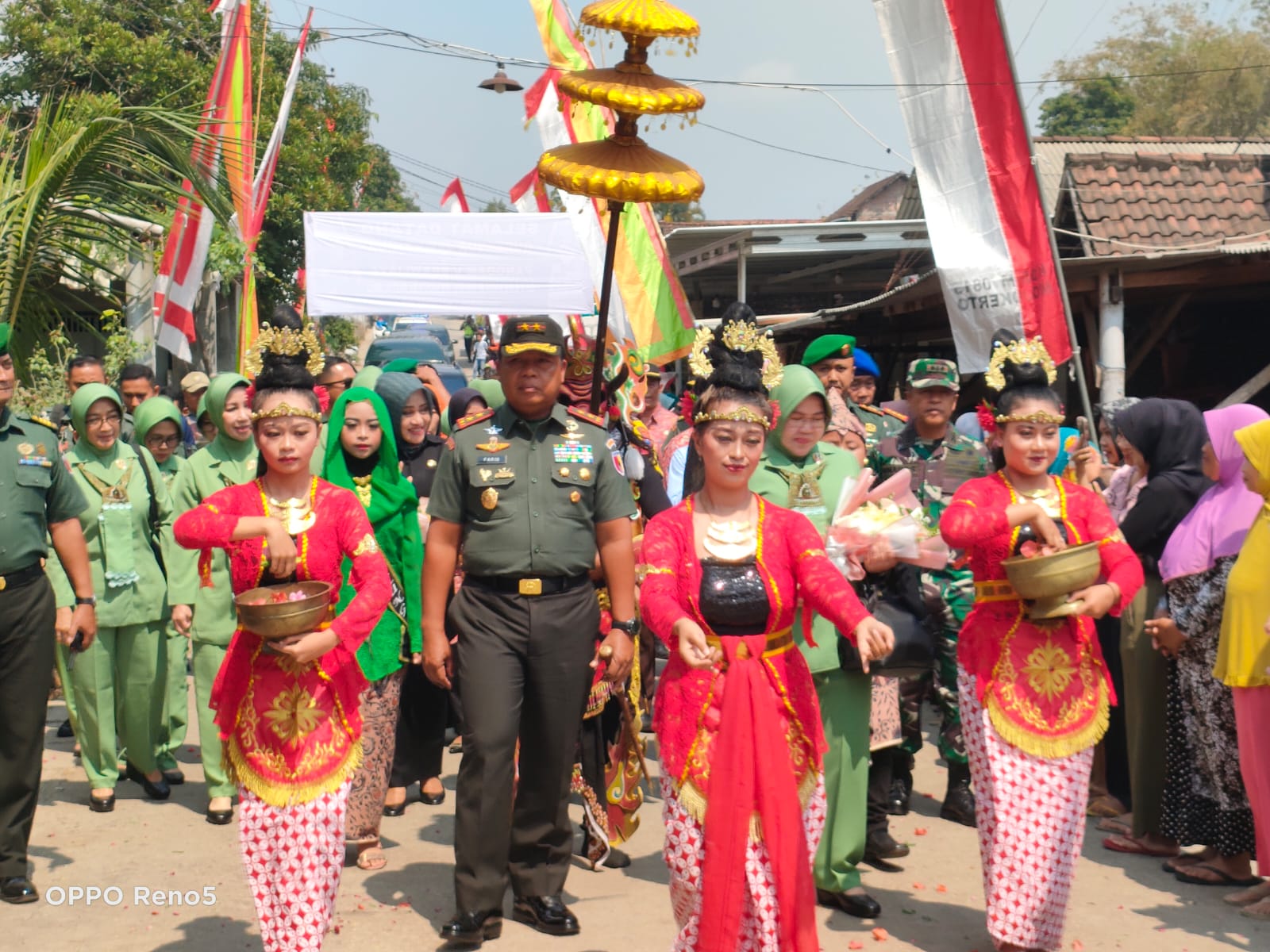 Pangdam V/Brawijaya dan Gubernur Jatim Resmikan Program Rutilahu Di Wilayah Kodim 0815/Mojokerto