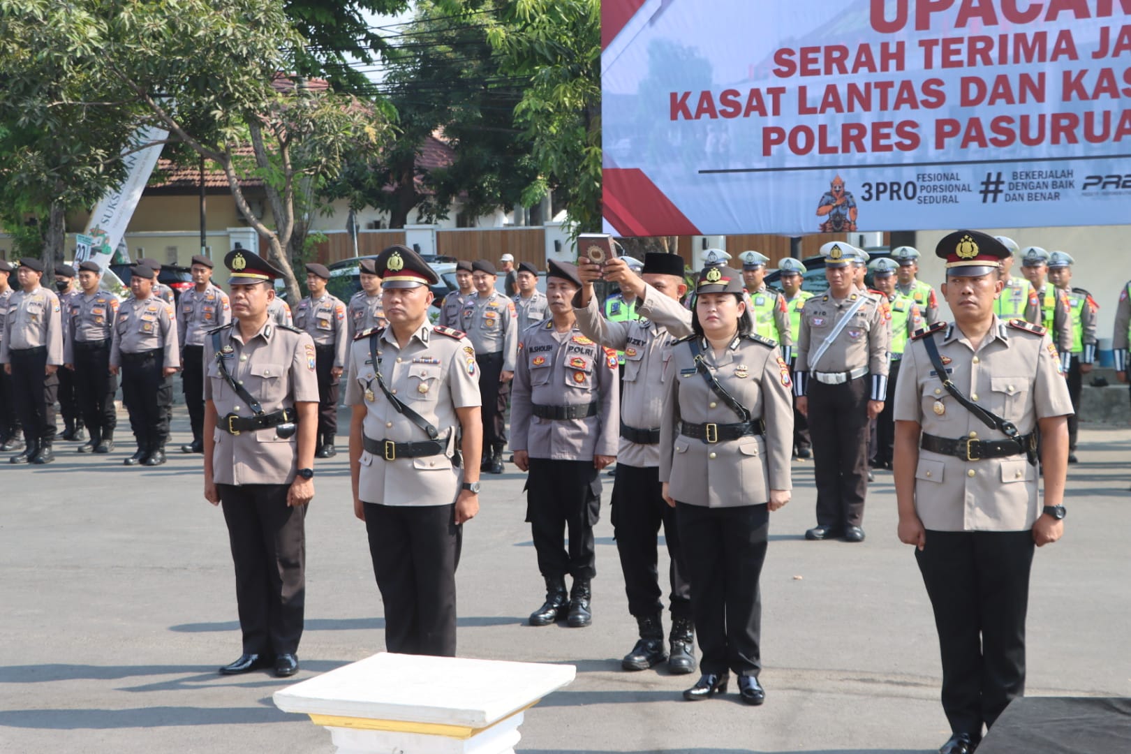 Upacara Serah Terima Jabatan Kasat Lantas dan Kasat Reskrim Polres Pasuruan Kota