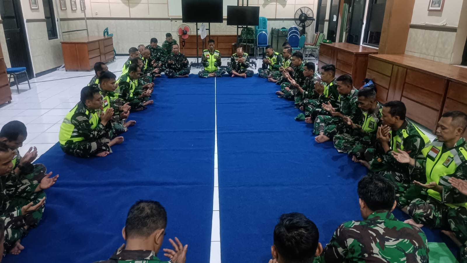 Doa Bersama Personel Siaga Kodim 0815 Mojokerto, Harapkan Pemilu 2024 Aman Dan Damai