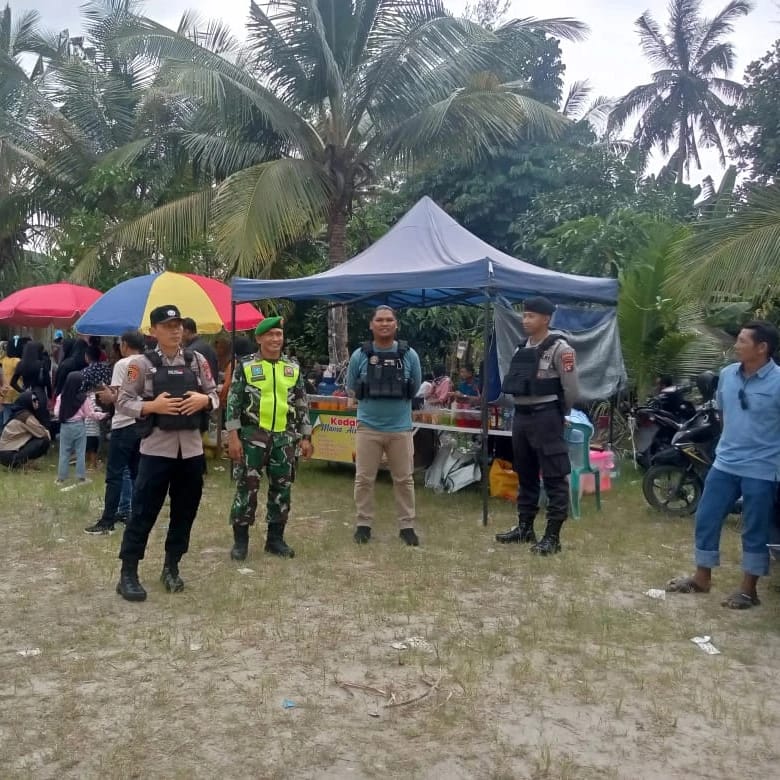 Menjadi Salah Tujuan Wisata Saat Libur Lebaran, Objek Wisata Pesisir Pantai Kubu Dijaga Aparat Gabungan