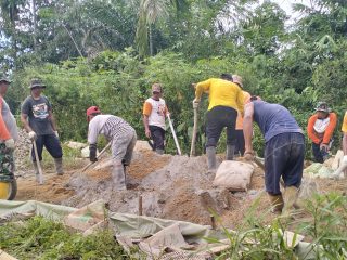 TMMD Reg Ke-120 Kodim 1202/ Singkawang Pengecoran Jalan Rabat Beton Terus Dikebut