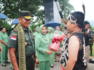 Pangdam XII/Tpr Beri Arahan Prajurit dan Persit Korum Yonif 641/Bru.