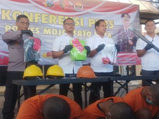 Polres Mojokerto Kota, Berhasil Amankan 4 Komplotan Pencuri Tiang Listrik