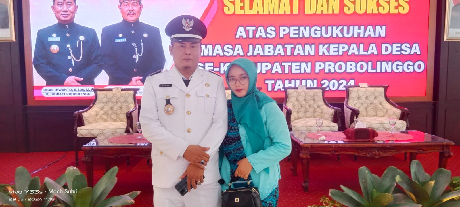 Kapala Desa Muneng Kidul Menerima SK Dari PJ Bupati Untuk Jabatan Delapan Tahun
