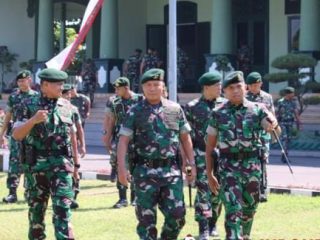 Pangdivif 2 Kostrad Menggelar Kunjungan Kerja Di Yonzipur 10 Pasuruan