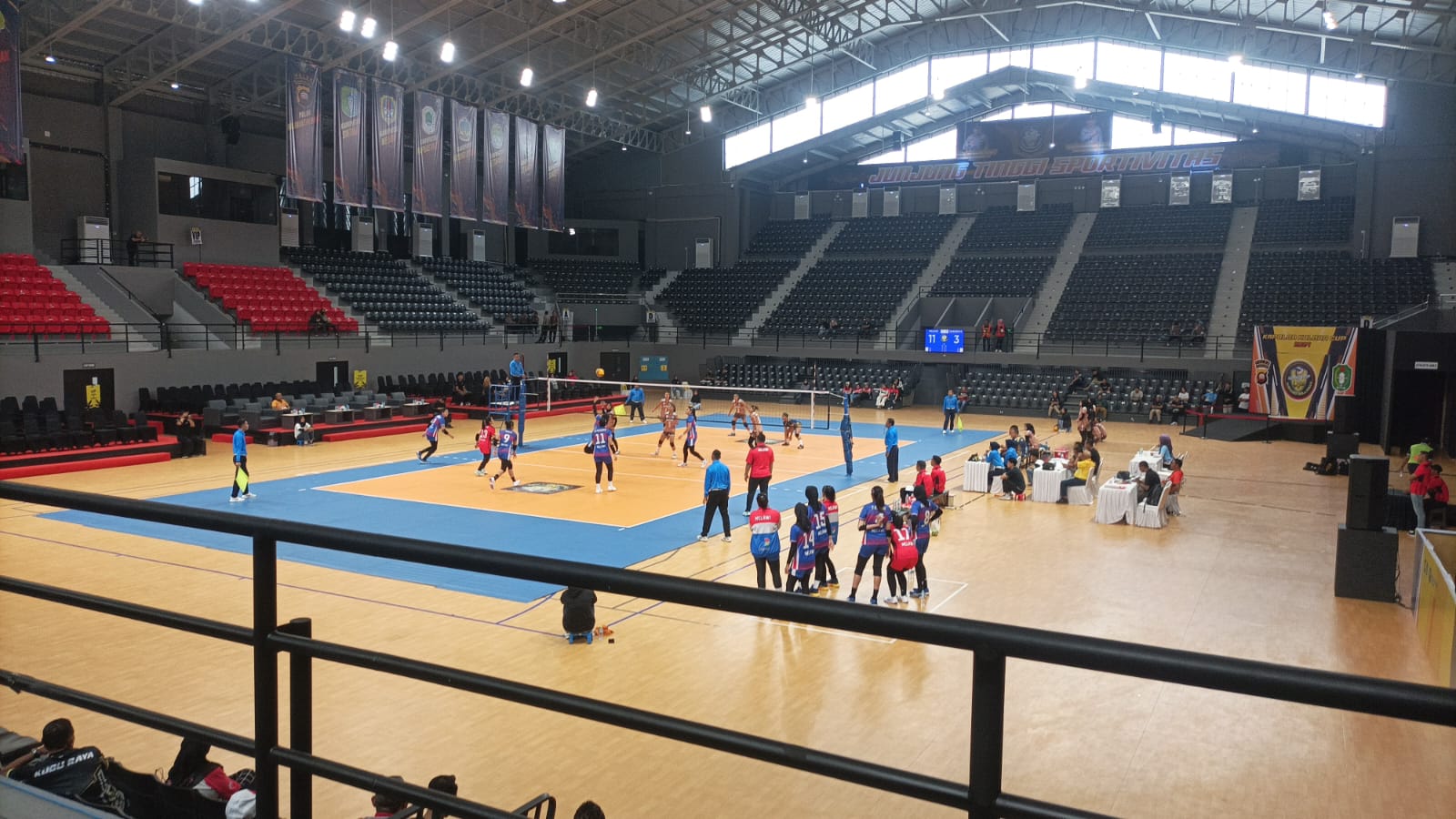 Tim Bola Volly Putri Polres Melawi Meraih Kemenangan Dengan Tim.Bola Volly Putri Polres Kubu Raya.