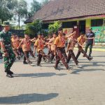 Satgas TMMD 121 Kodim 0815/Mojokerto, Latih PBB Siswa SDN Bandung 1 Persiapan Lomba Gerak Jalan