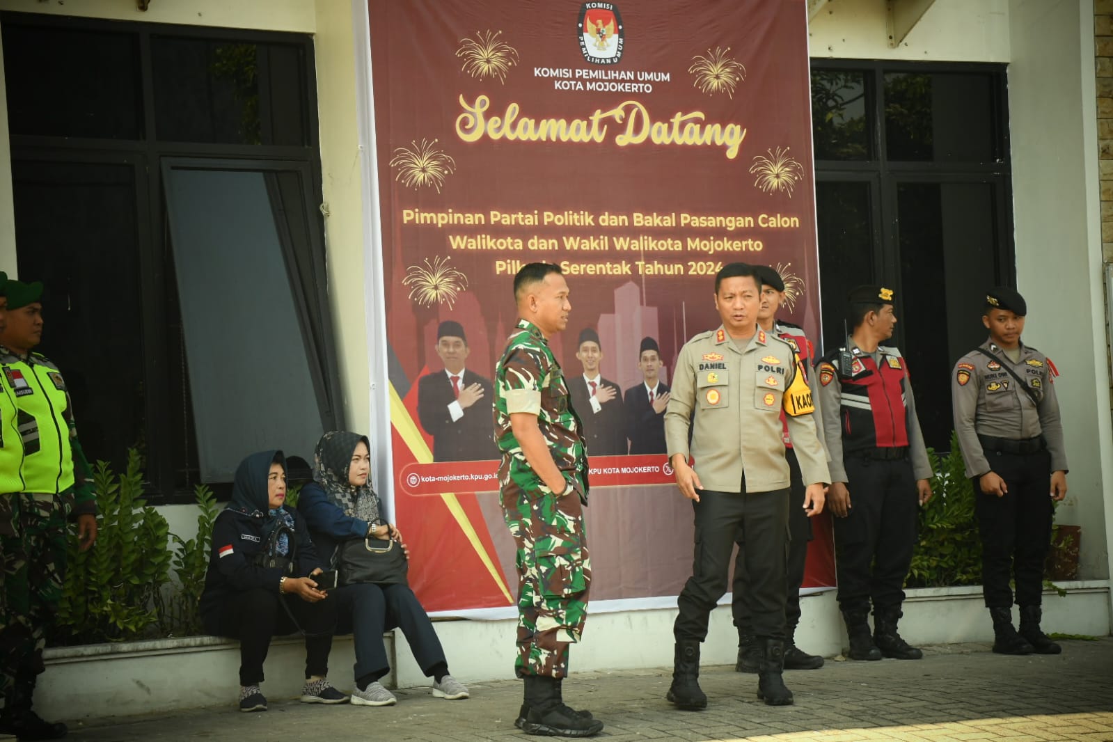 TNI-Polri Pengamanan Tahapan Pendaftaran Paslon Walikota Mojokerto