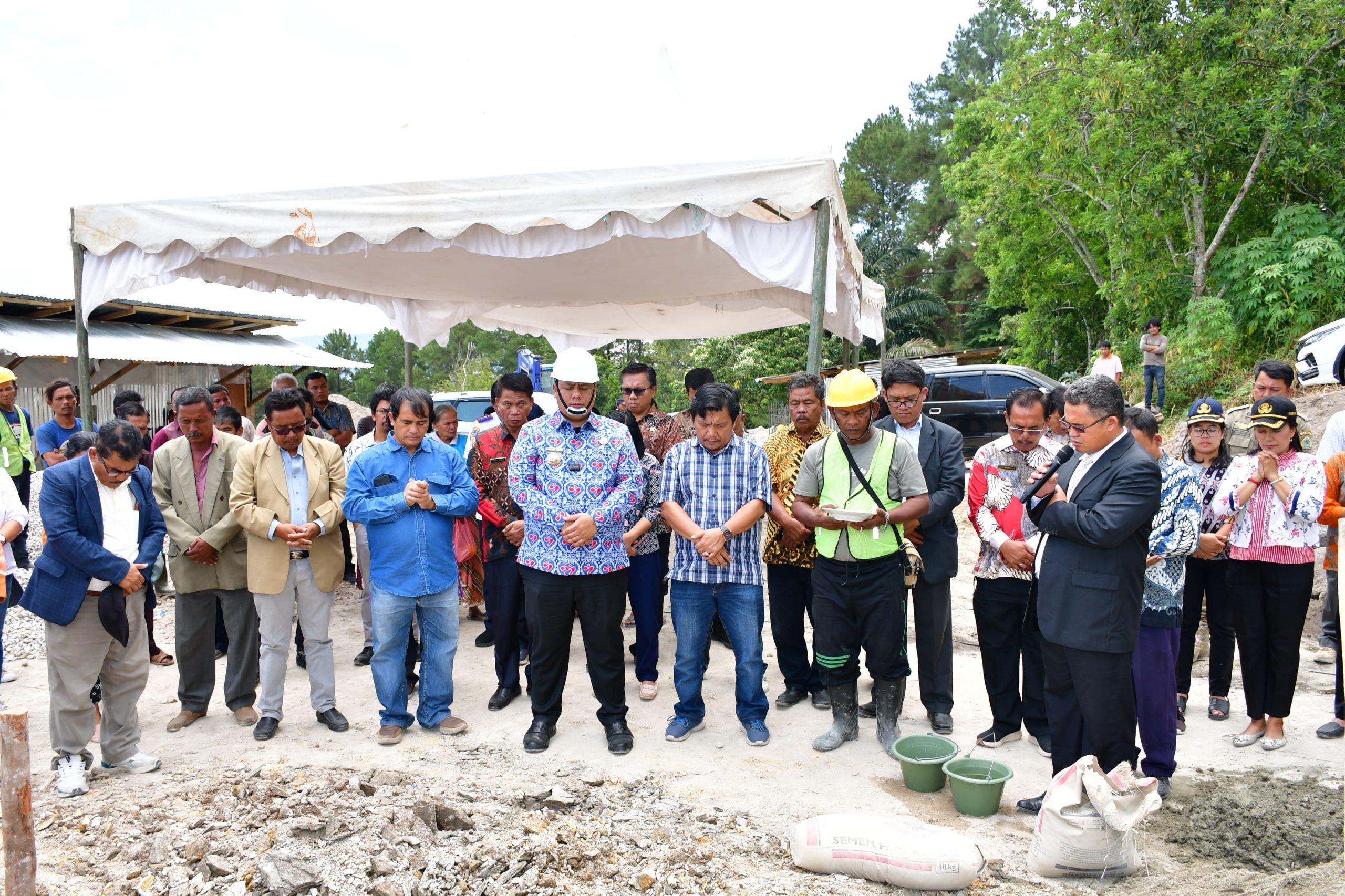 Peletakan Batu Pertama Pembangunan Puskesmas Buhit Kecamatan Pangururan