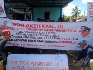 Pengelolaan Dana Desa Diduga Tidak Transparan Warga Sungai Belidak Demo di Kantor Desa