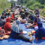 Wujud Syukur, Satgas TMMD Ke-121 Bareng Warga Desa Bandung Makan Bersama Di Lokasi Rabat Beton