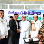 Perdana, Bupati Samosir Melepas Keberangkatan 2 Orang Jemaah Umroh ke Tanah Suci