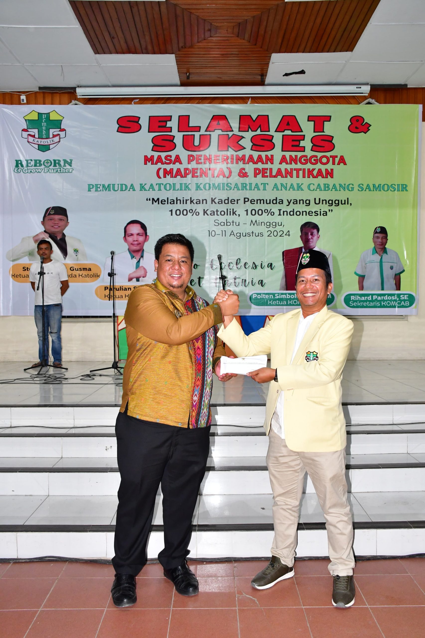 BUPATI SAMOSIR MENGHADIRI PELANTIKAN PEMUDA KATOLIK KOMCAB SAMOSIR