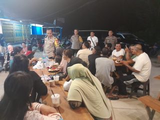 Ngobrol Santai dengan Kapolres Warga Mandor Nikmati Malam Dengan Penuh Kebersamaan