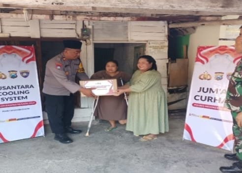Jum’at Curhat Wujudkan Pilkada Damai, Polres Mojokerto Kota Bagikan Sembako ke Masyarakat