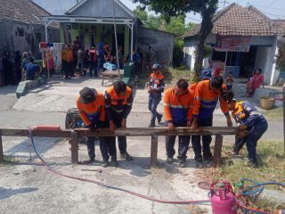 Tingkatkan Keselamatan Perjalanan Kereta Api, KAI Daop 8 Surabaya bersama Dirjenka Kemenhub dan Dishub Kab Pasuruan Tutup Perlintasan Sebidang Liar Di Beji Pasuruan