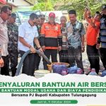 PENYALURAN BANTUAN AIR BERSIH BANTUAN MODAL USAHA DAN BIAYA PENDIDIKAN BERSAMA PJ BUPATI KABUPATEN TULUNGAGUNG