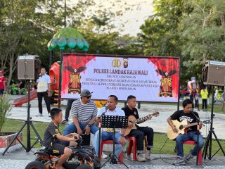 Taman Kota Intan Bergema: Kapolres Landak Tampil di Ngamen Kamtibmas