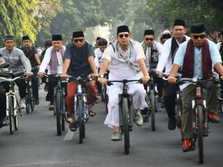 Cooling System Pilkada 2024, Polres Mojokerto Gowes Bareng Forkopimda dan 1.000 Santri