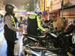 Sasar Titik Kumpul Remaja, Polres Mojokerto Kota Gelar Patroli Cipta Kondisi Jelang Tahap Pemungutan Suara