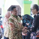 Hari Pertama Masuk Dinas Usai Cuti Kampanye, Bupati Mansur Hidayat Langsung Pimpin Upacara Hari Guru