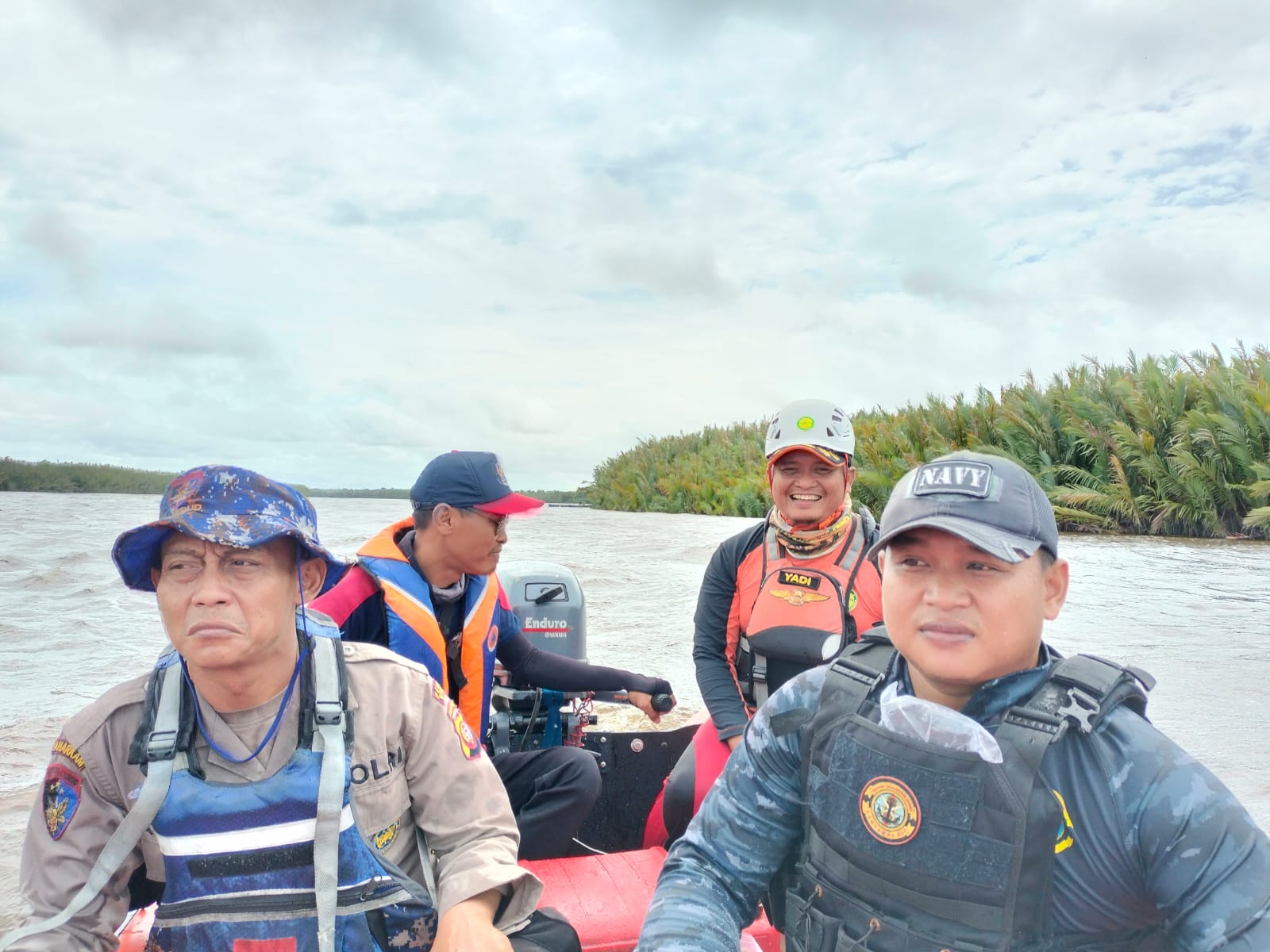 Satpolairud Polres Ketapang Berhasil Selamatkan Nelayan Yang Tenggelam Di Perairan Ketapang