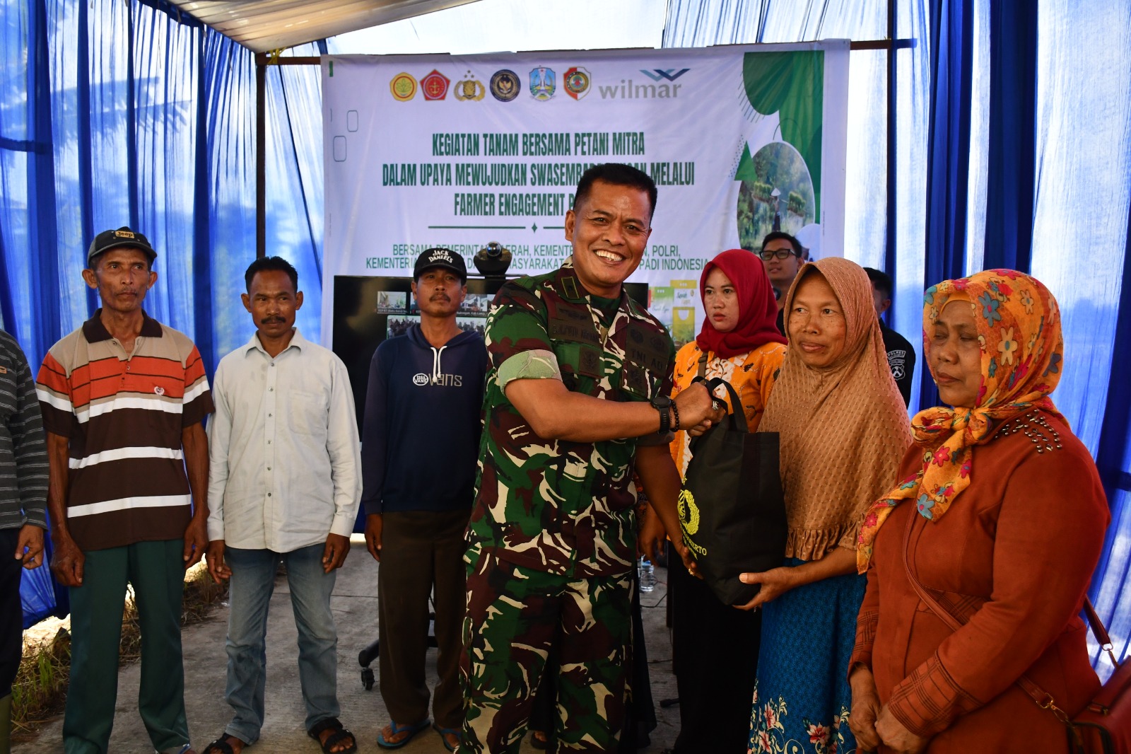 Dukung Program Asta Cita Presiden RI, TNI-Polri Bersama PT Wilmar – Gapoktan & Petani Tanam Padi Serentak
