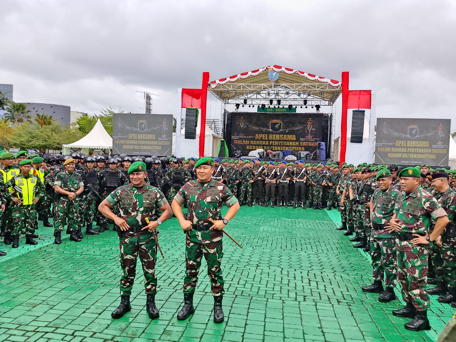 Warga Kodam Tanjungpura Gelar Tradisi Penyambutan dan Penerimaan Pangdam XII/Tpr