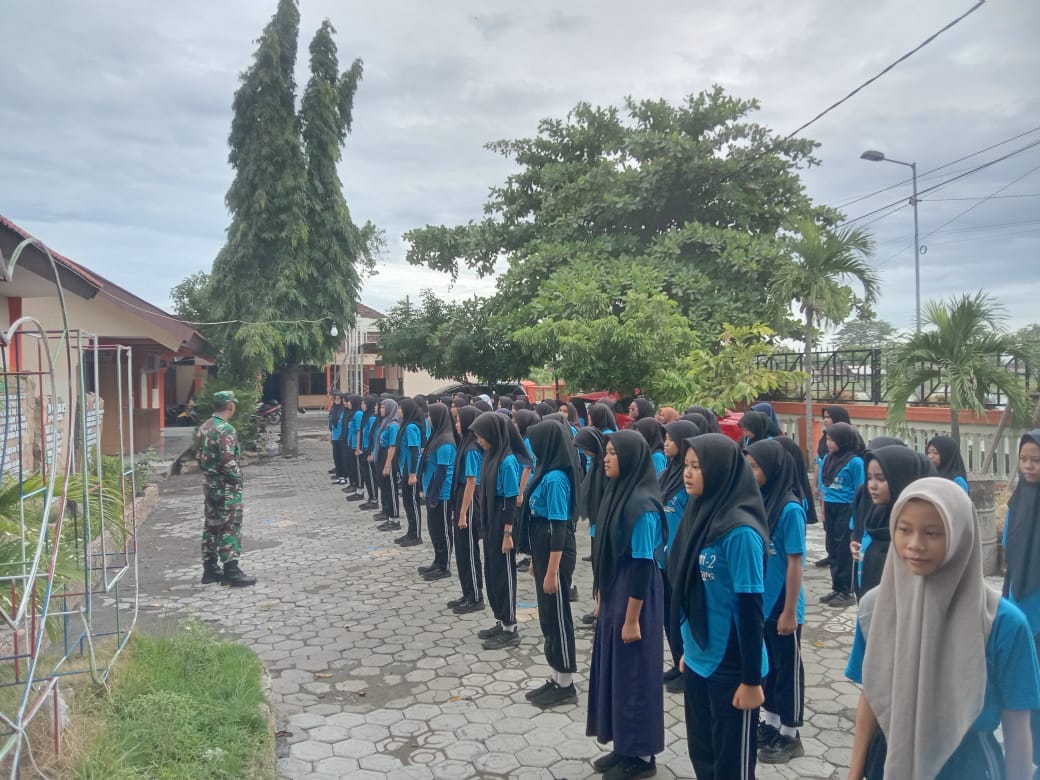 Aktif Dalam Pembinaan, Babinsa Koramil 0815/11 Pungging Tanamkan Kedisiplinan & Tanggung Jawab Siswa SMPN 2 Pungging