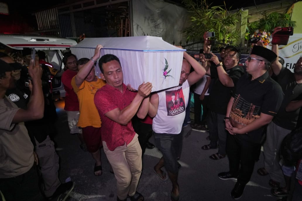 Jenazah Korban Laka Laut Tiba, Pj Wali Kota Mojokerto Melayat ke Rumah Duka