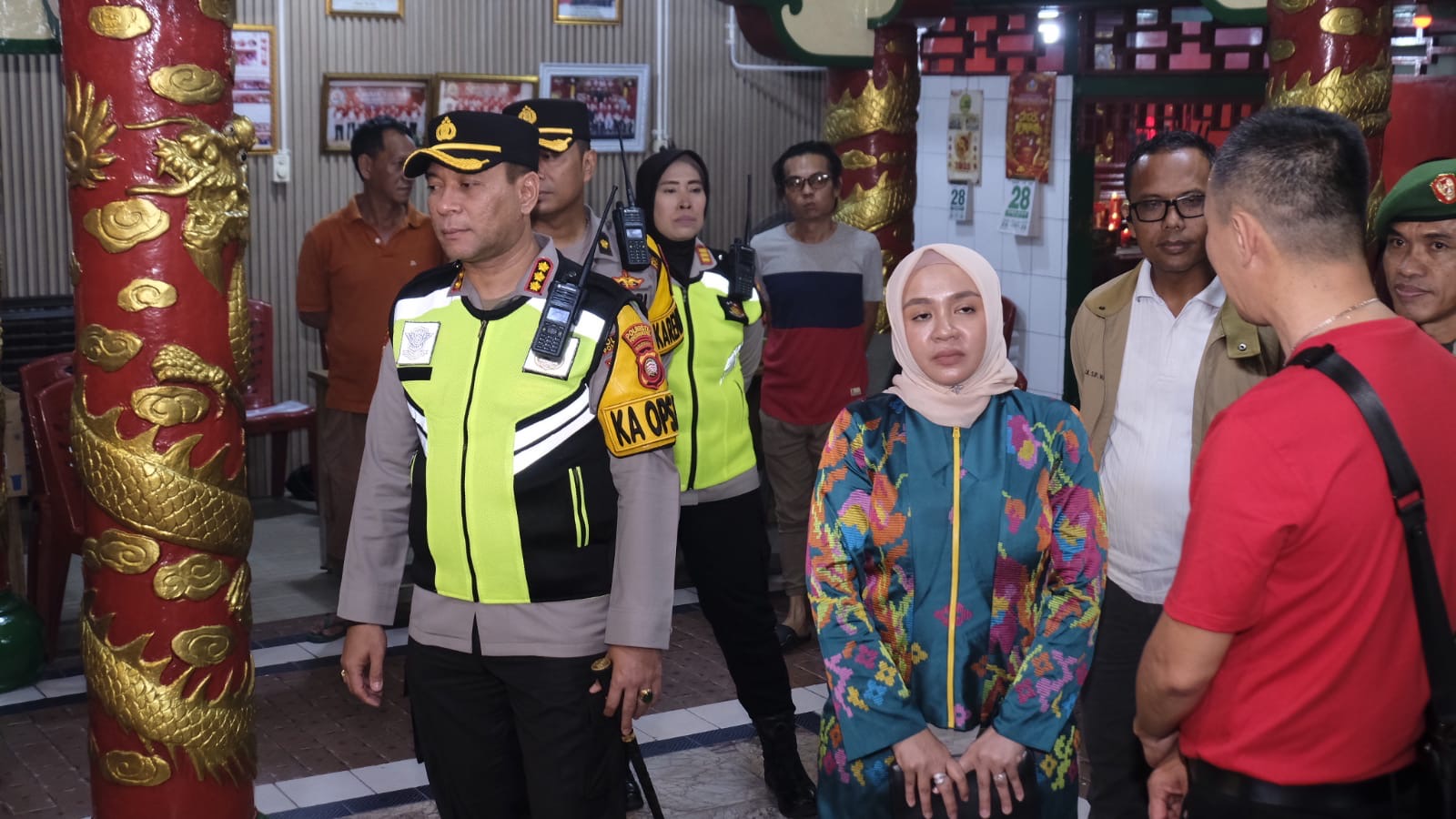 Wujudkan Rasa Aman di Malam Imlek 2576, Personil Gabungan Amankan Lokasi Ibadah.