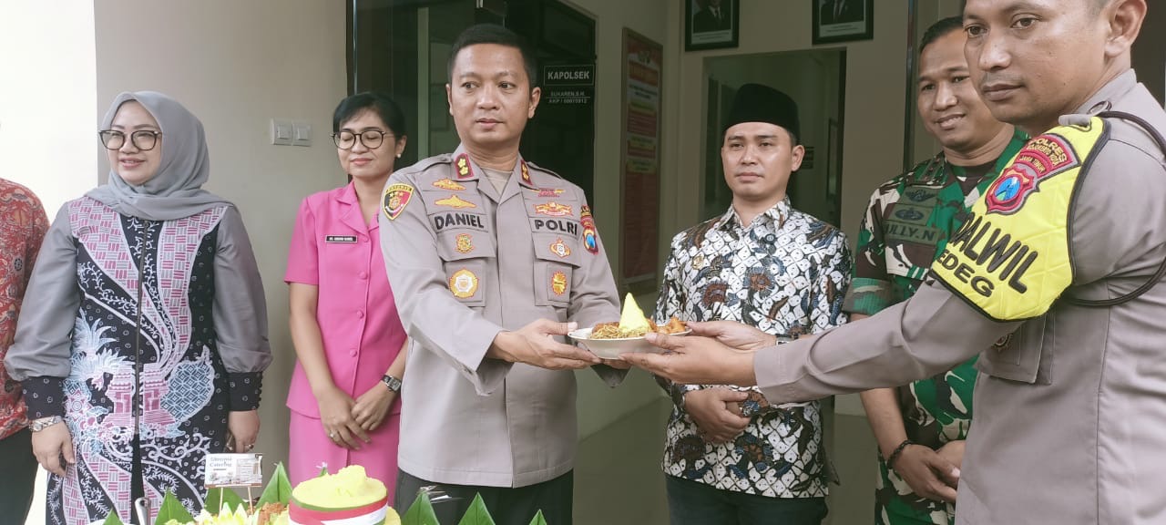 Polres Mojokerto Kota Bersama Wakil Bupati Mojokerto Resmikan Polsek Gedeg