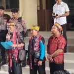 Puluhan Warga Desa Kuala Mandor A Geruduk Polda Kalbar, Tuntut Pengusutan Kasus Mafia Tanah Yang Libatkan Kepala Desa