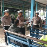 Satlantas Polres Magetan Gencar Bagikan Brosur Keselamatan