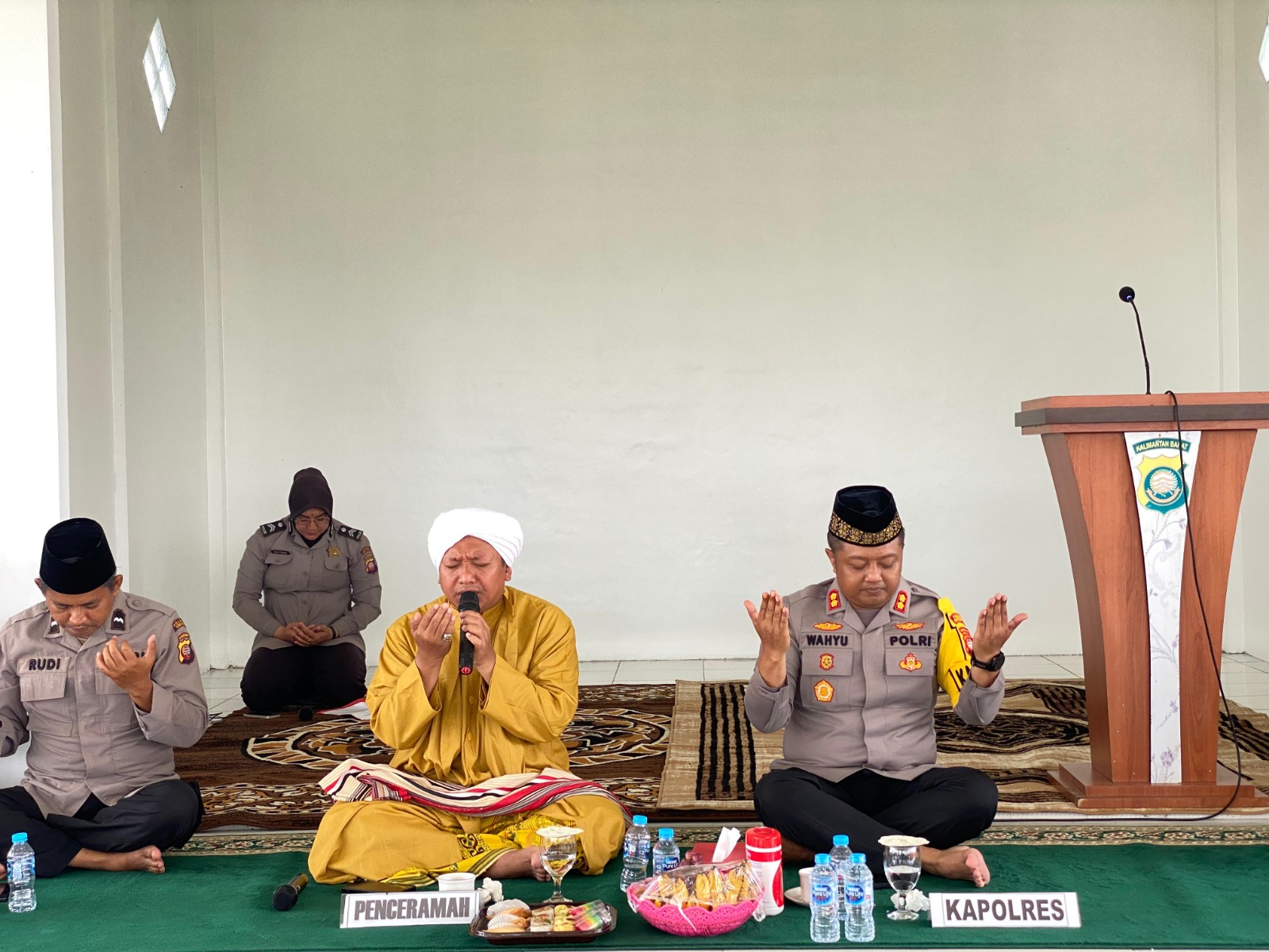 Isra Mi’raj di Polres Kubu Raya, Polisi Diajarkan Pentingnya Kejujuran dan Amanah