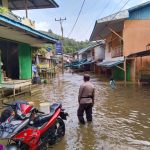 Polsek Sokan Lakukan Patroli dan Himbauan di Daerah Rawan Banjir Desa Muara Tanjung